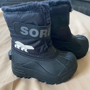Snow boots